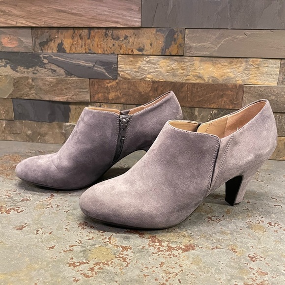 Naturalizer Shoes - 🐝 Must Go! NATURALIZER Lunic women’s size 9.5 gray suede like fabric bootie